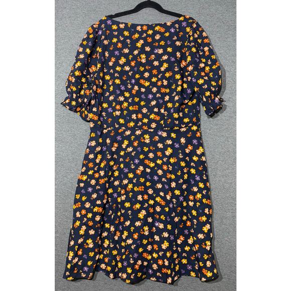 Madewell | Women's Happy Hibiscus Smock Sleeve Floral Button Down Dress  | 4 - Picture 2 of 5